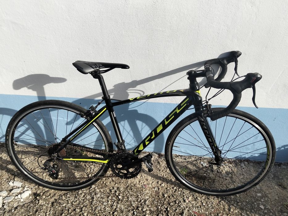 Bicicleta ciclismo KROSS XXS 

Usado com marcas de uso em bom estado

Vento por falta de uso