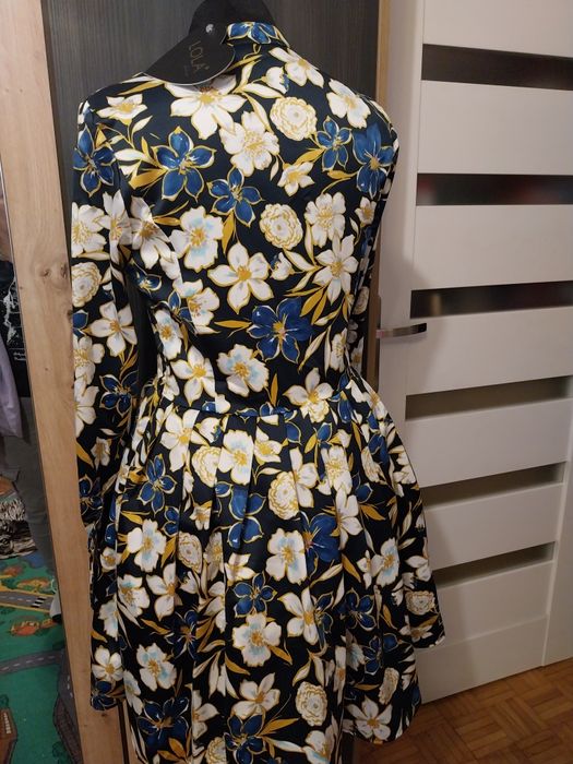 Sukienka s m w kwiaty, długi rękaw