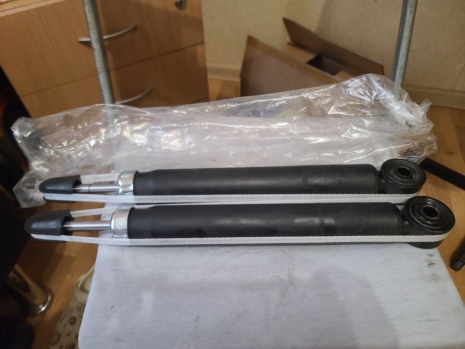 Амортизатор задний VW Jetta Passat Touran CC