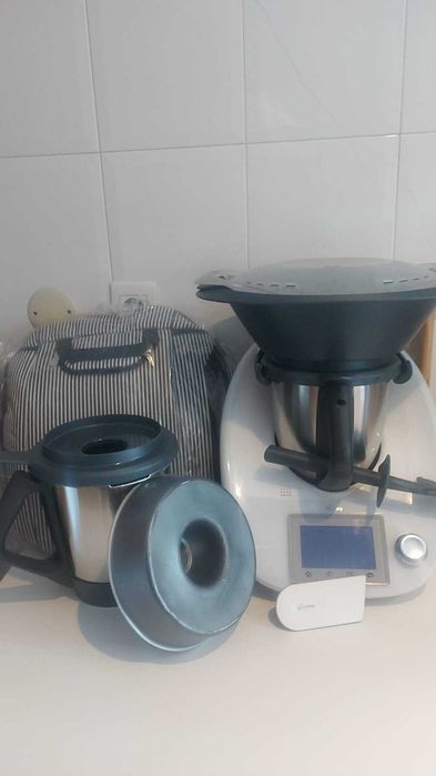 Bimby tm5 em muito bom estado,mais 2.° copo,forma de bolo,arroz,pudim