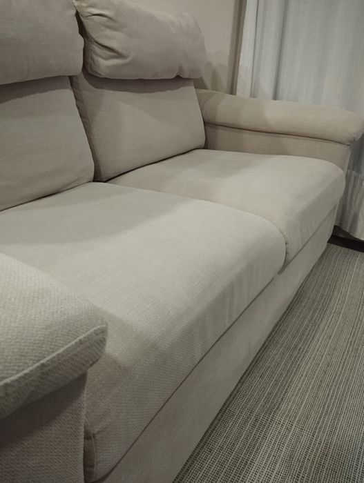 Sofá bege 2 lugares