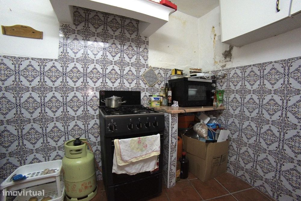 Moradia Térrea com terraço em Moura