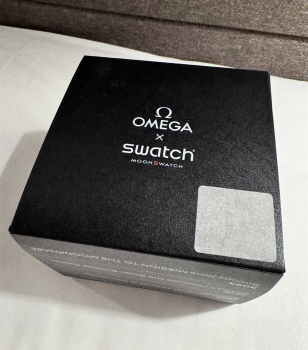Swatch xOmega Bioceramic Moonswatch Mission To Moonphase Snoopy
Black