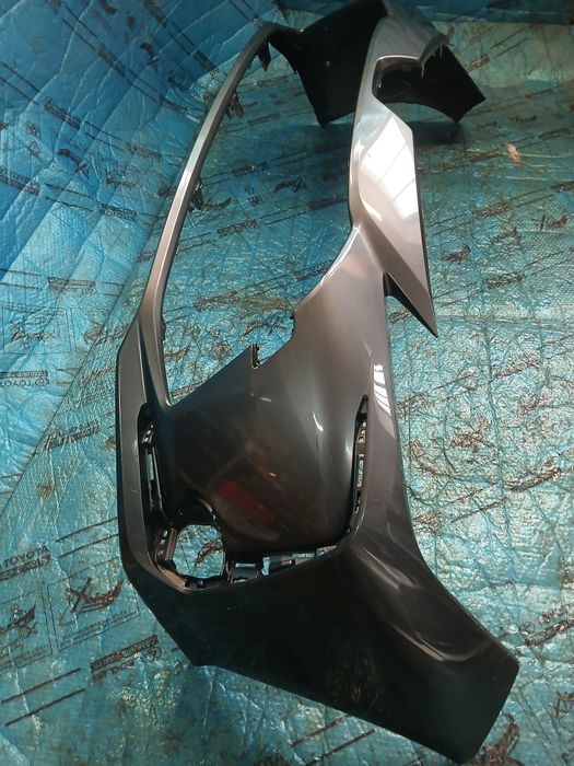 Zderzak przedni 040 TOYOTA COROLLA E21 sedan  1G3 szary 1L0 srebrny