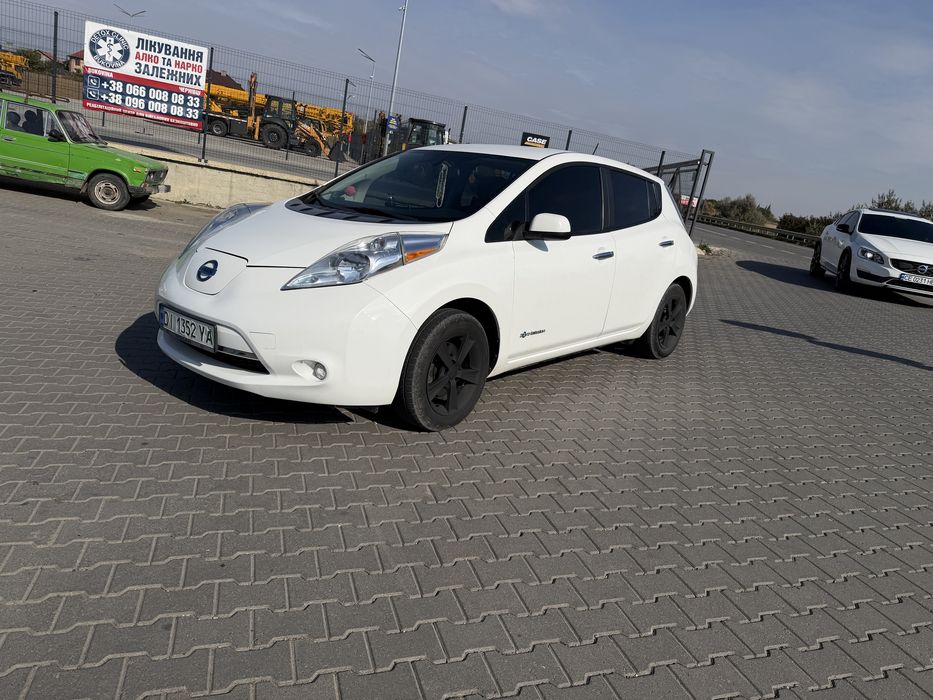 Продам Nissan  Leaf (135 км запас)