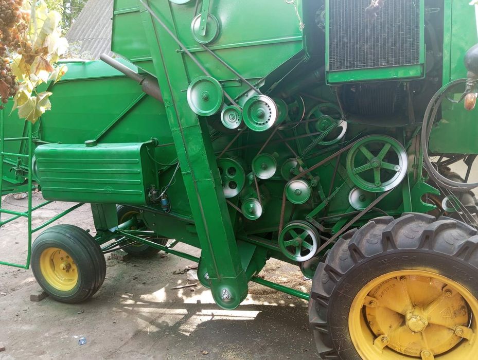 Комбаїн вольво 800