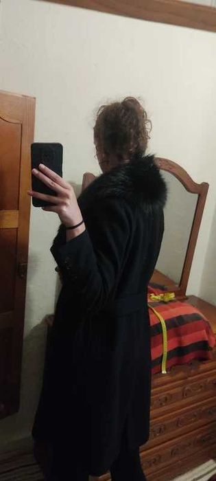 Sobretudo de lã manteco com acessório de pêlo