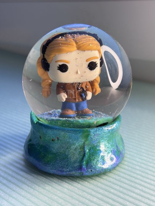 Снігова куля подарунок Stranger Things Дивні Дива Kinder Joy Funko Pop