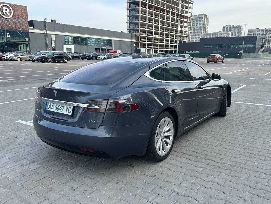 Оренда Tesla S під таксі Premium Uber Black