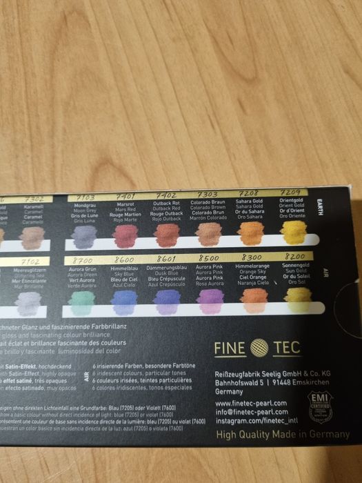 Farbki artystyczne FINETEC PREMIUM Pearlescent 24 kolory.