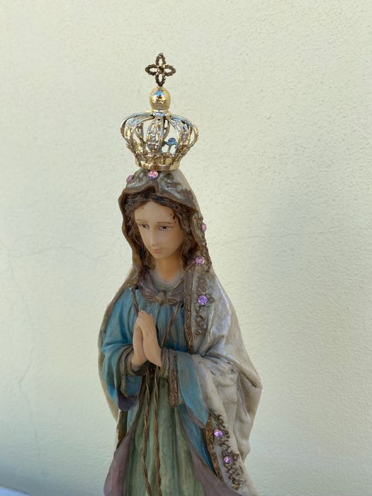 Santuário com Figura de Nossa Senhora de Fátima