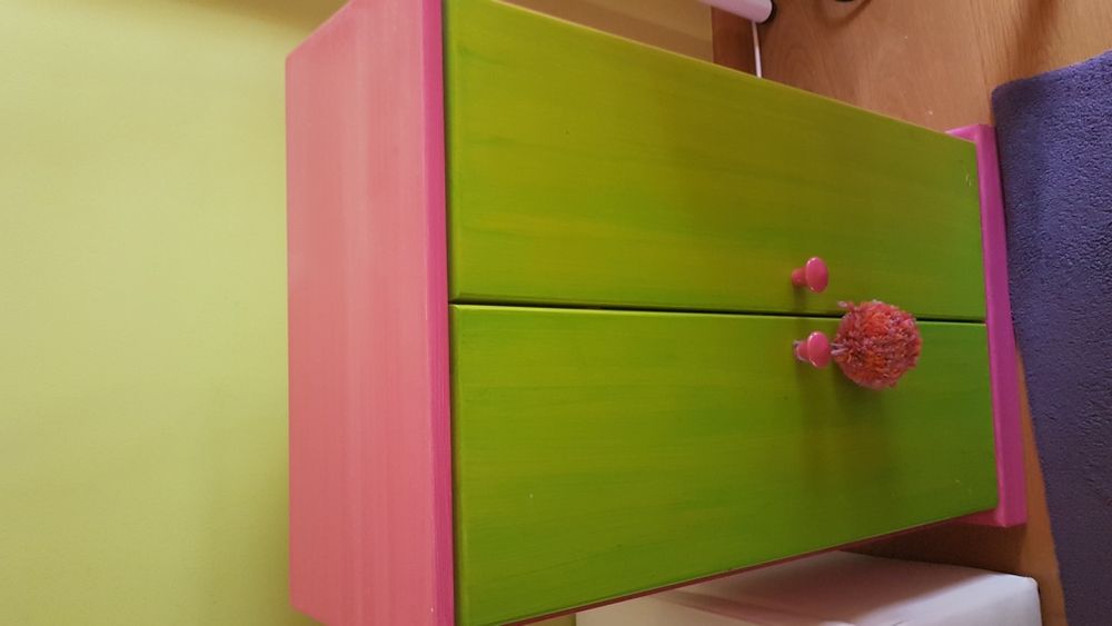 Armário com três prateleiras personalizada