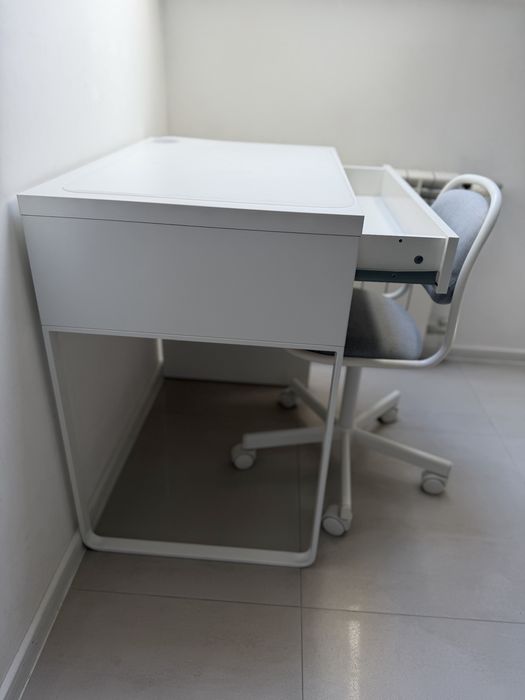 Biurko IKEA MICKE białe + krzesło obrotowe IKEA ÖRFJÄLL