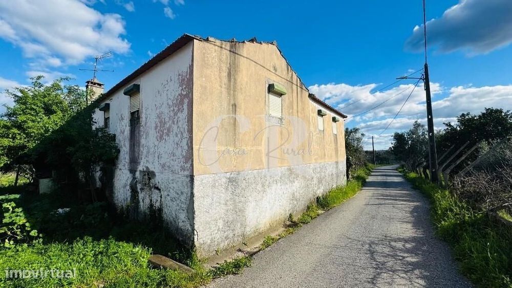 Quinta com casas de pedra para recuperar, poço e furo — Pedrógão Grande, Leiria