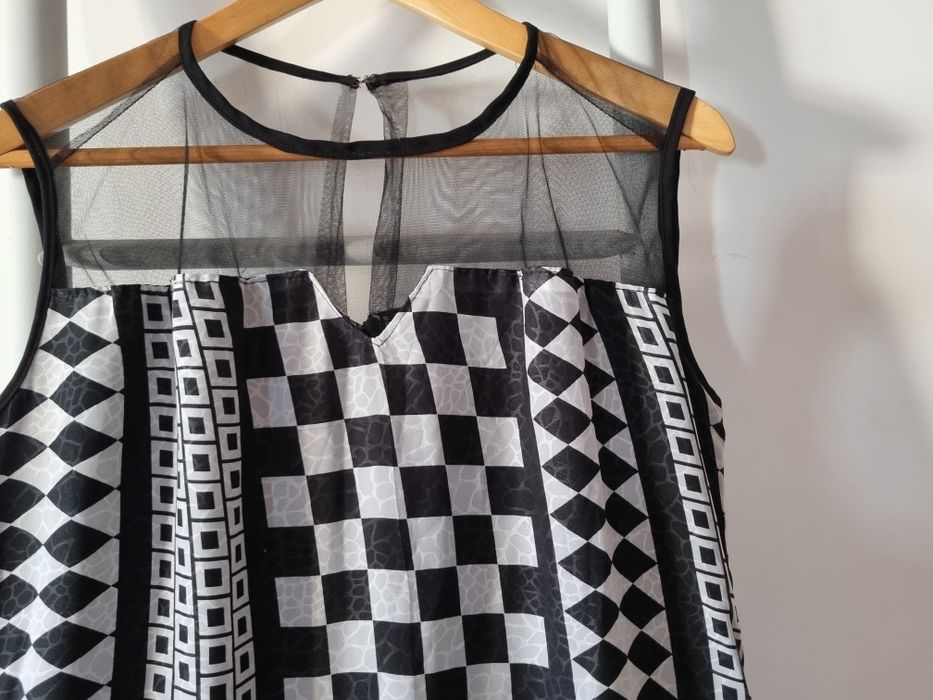 Vestido preto e branco