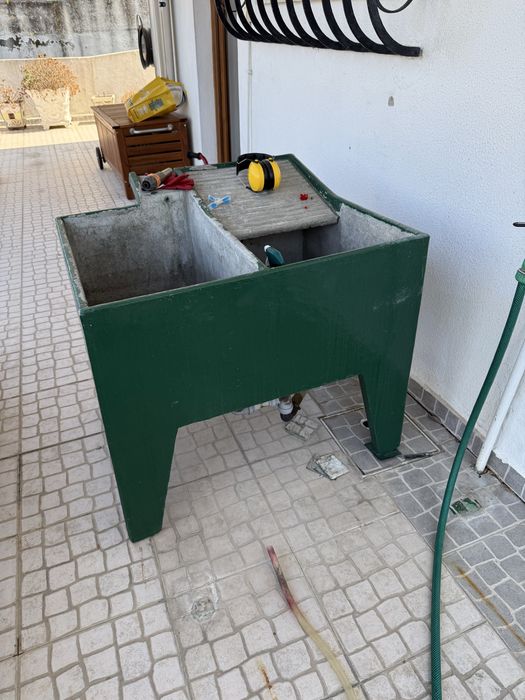 Tanque antigo em cimento