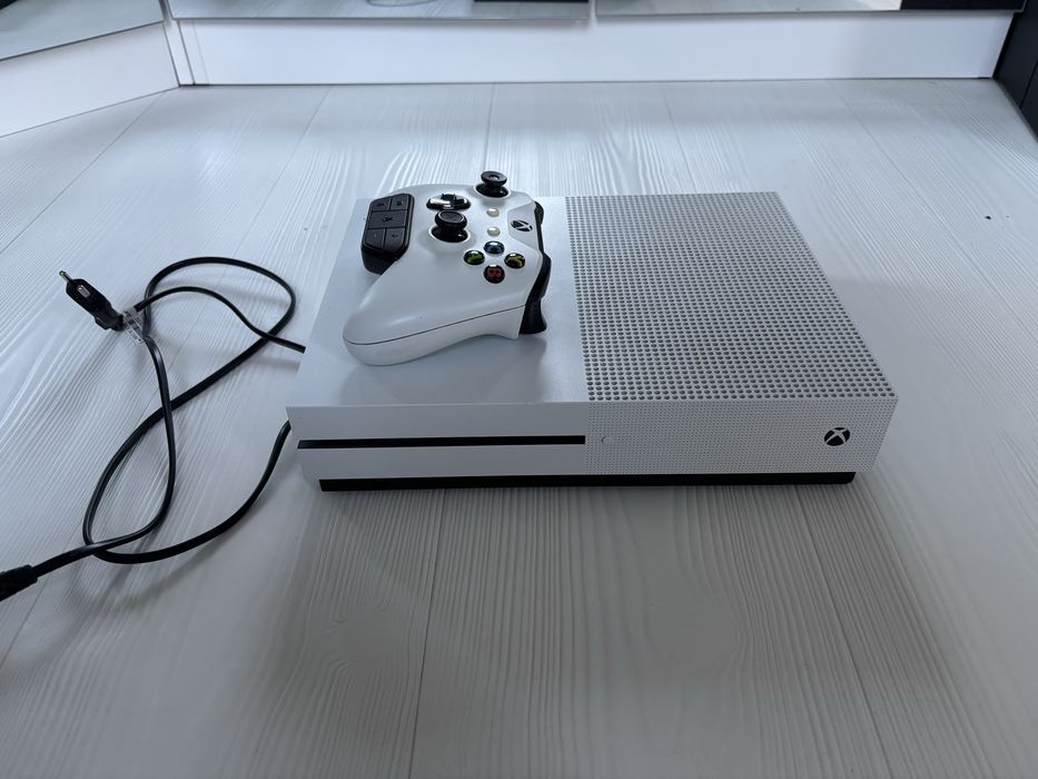 Xbox One S 1TB + Pad + Kabel | Bardzo dobry stan | 100% sprawny