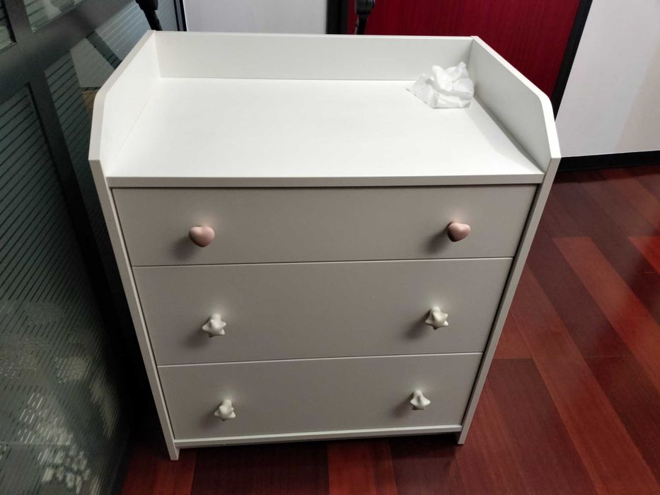 comoda IKEA quarto criança