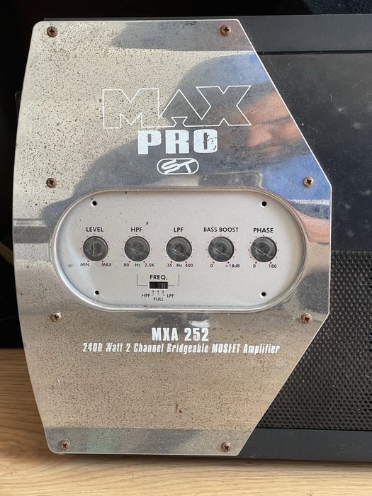 Subwoofer e amplificador marca lanzar