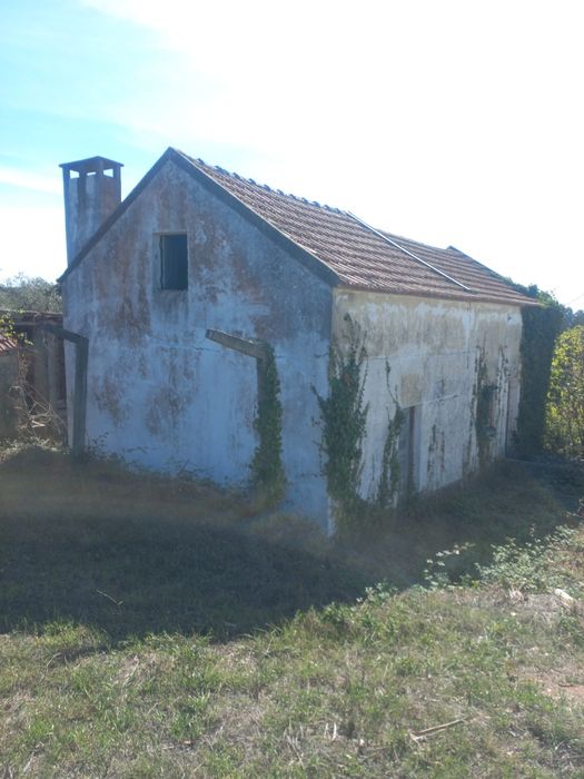 Vende-se casa com terreno