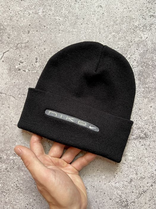 Чоловіча шапка Nike чорна з подворотом тепла