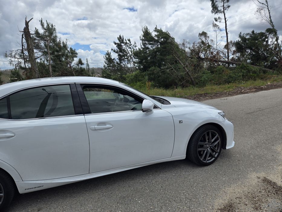 Vendo Lexus is300h — photo 3