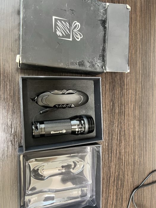 Подарунковий набір ( фонарік і швейцарський ніж )