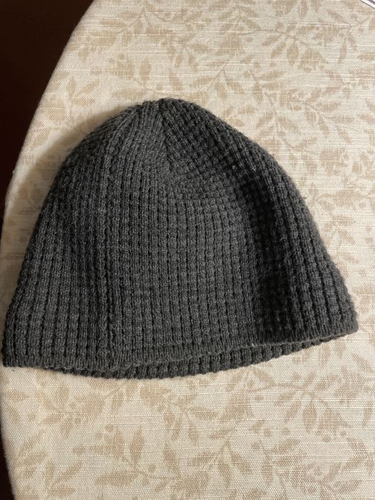 Gorro cinzento..