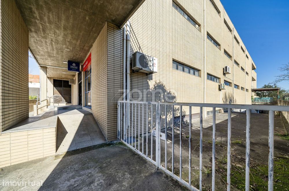 Comércio, oportunidade de investimento no Centro Comercial Barrosel...