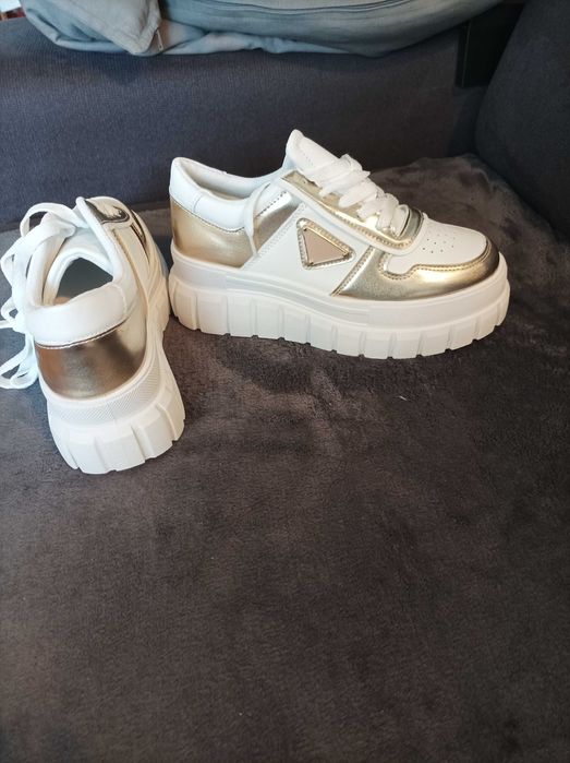 Sneakersy damskie biało złote.