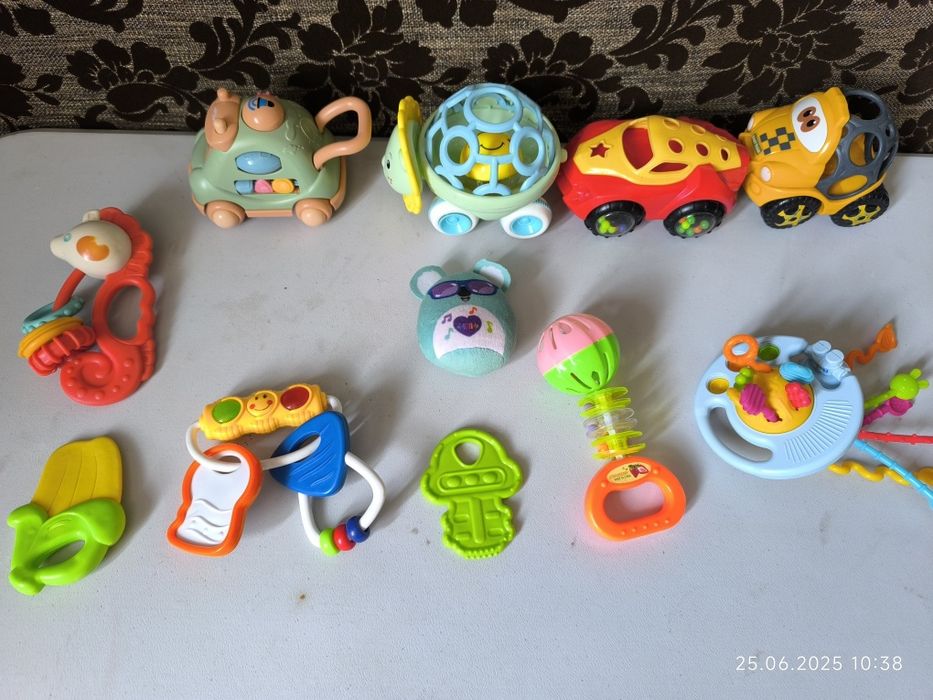 лот іграшок для маленьких