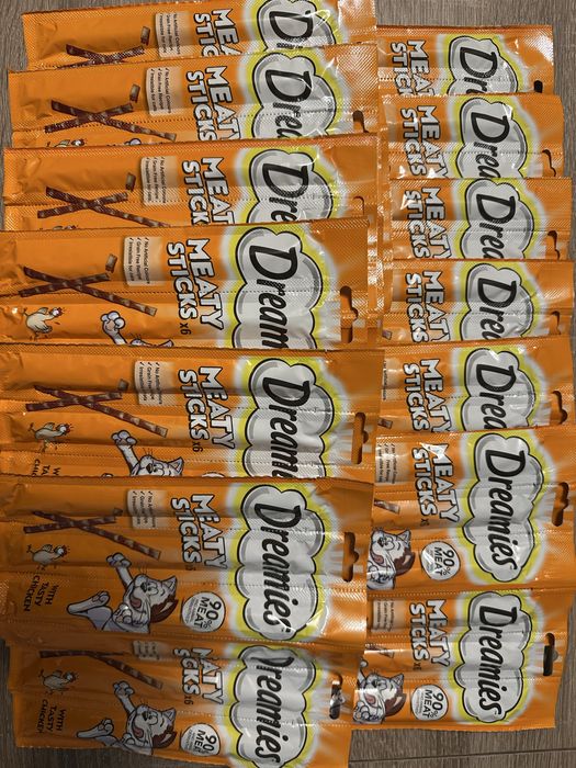 Przysmaki dla kota Dreamies Meaty Sticks 12 opakowań po 6 szt w każdym