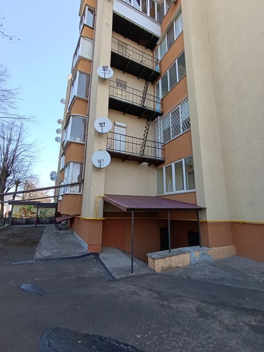 Продам нежитлове приміщення! Район Пивзавод. Вул. Ясна. ФАСАД. Цоколь!