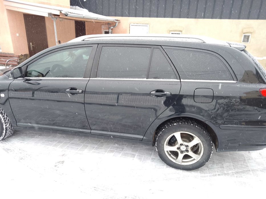 Тойота авенсіс 2005