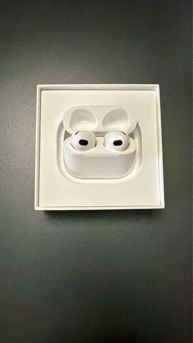 Apple AirPods 3.ª geração  80€