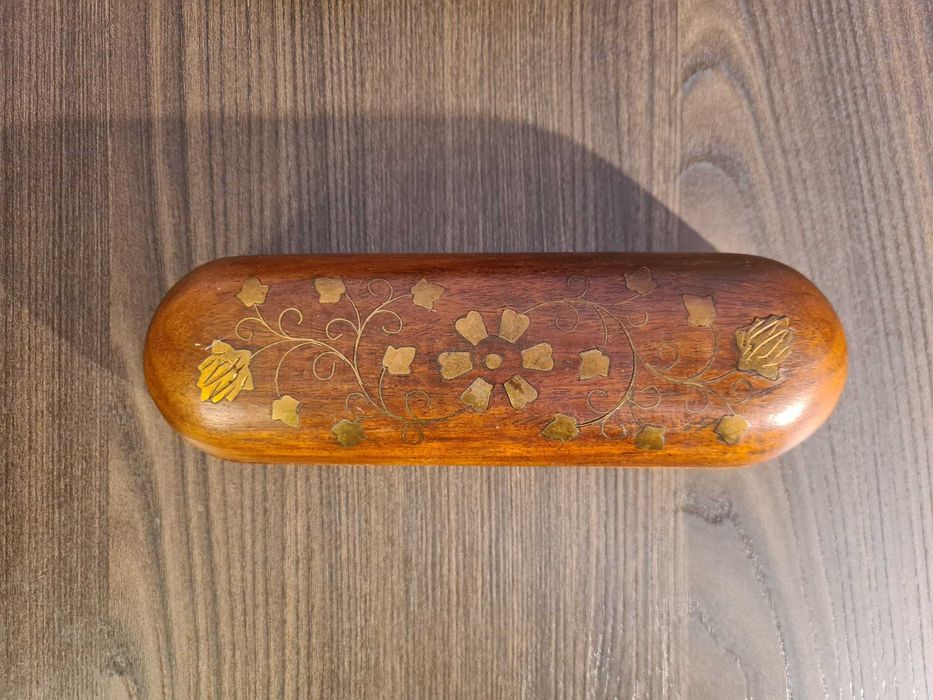 Inkrustowany drewniany piórnik