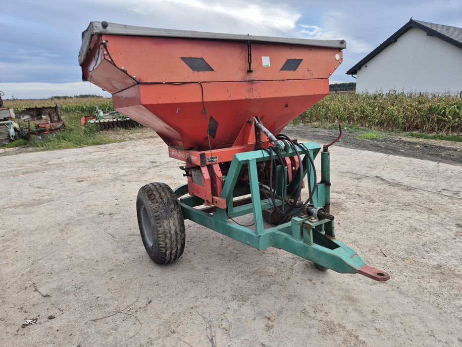 Rozsiewacz kuhn mds 921( rauch) + wózek, Rozsiewacz  na wózku