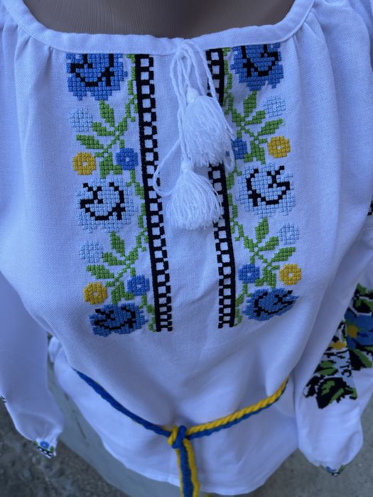Вишиванка для дівчинки / дівчини