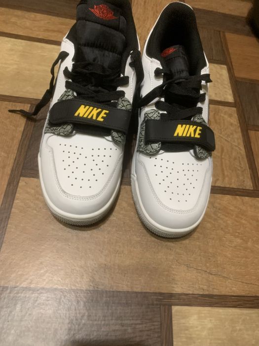 Продам кросівки NIKE