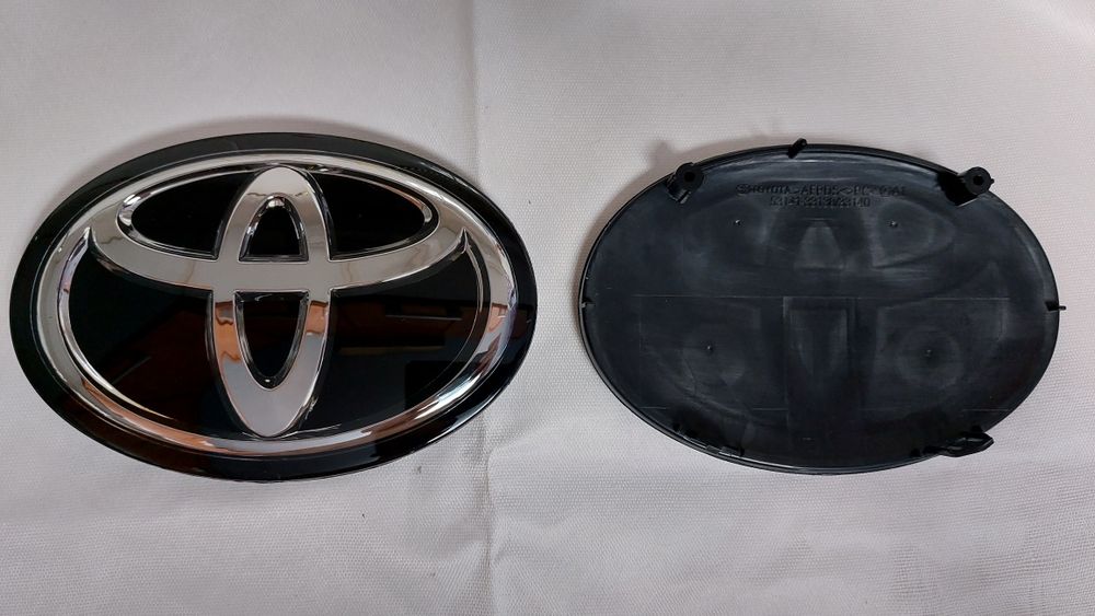 Эмблема значок  Toyota Camry 70,Тойота RAV4,Хайлендер,C-HR,Highlander