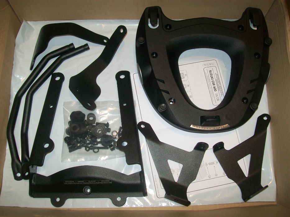 SR116 GSR 600 (06>11) Suzuki GIVI stelaż centralny w kpl. z płytą M5
