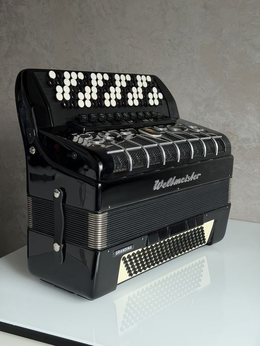 Баян 5- рядний  Weltmeister Grandina  не потребує вкладень