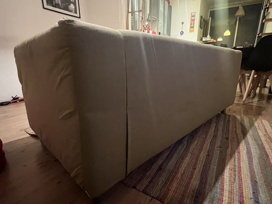 Sofá de 2 lugares da marca IKEA, modelo Klippan