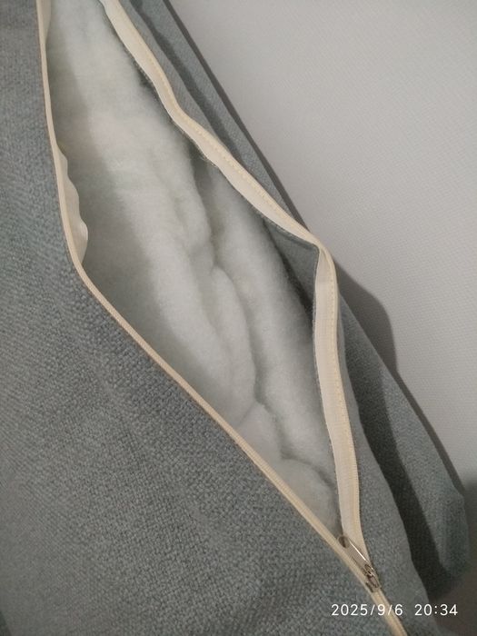 Нова диванна подушка