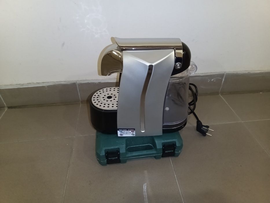 Продам кавомашину La coffina Nespresso