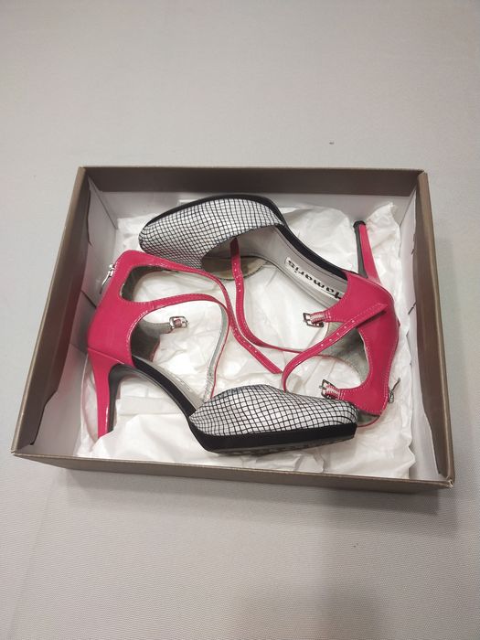 Buty - szpilki marki Tamaris - rozmiar 38