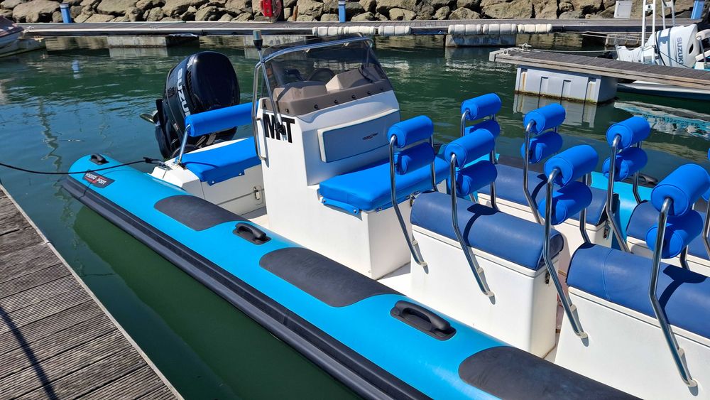 Smi rigido hydrosport modelo 7.37 lotação 12+2 está como novo estofos novos motor suzuki 225CV NOVO com apenas 40 horas com garantia 3 anos