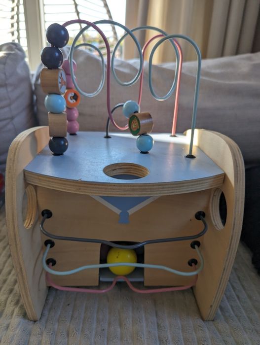 Drewniana zabawka edukacyjna, wielofunkcyjna.