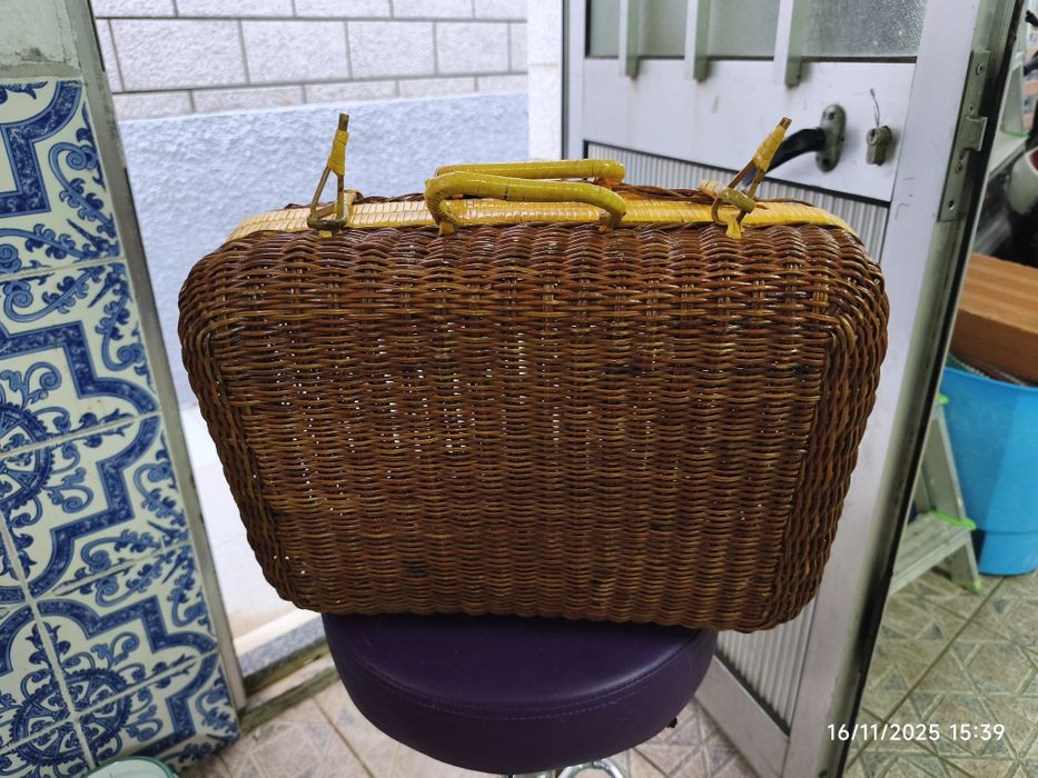 Cesta de piquenique em "palha" ( para restaurar)