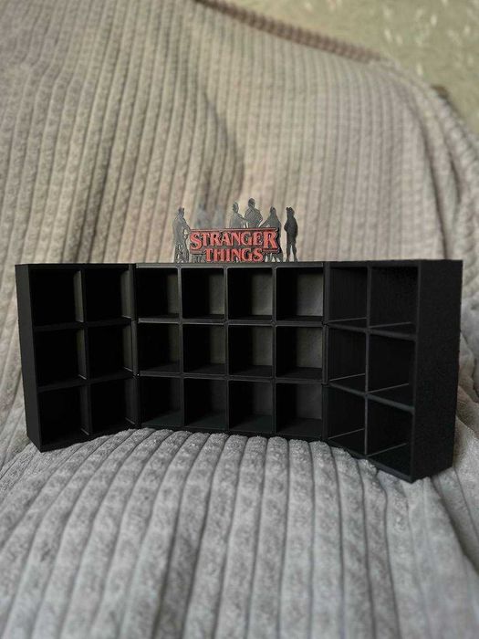 Поличка стенд Stranger Things Дивні дива